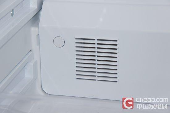 TCL BCD-420WBEF1冰箱冷藏室出风口细节
