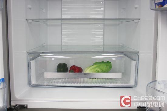 美的凡帝罗BCD-330WTV冰箱冷藏室细节