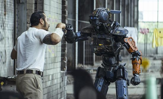 类似查派、大白这样的拥有天真可爱性格的机器人,才是人们渴望看到的