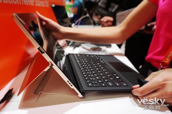 联想Ideapad MIIX 700产品侧面