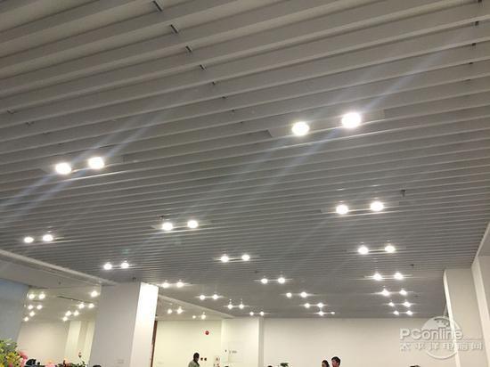 擦干净镜头拍摄的画面