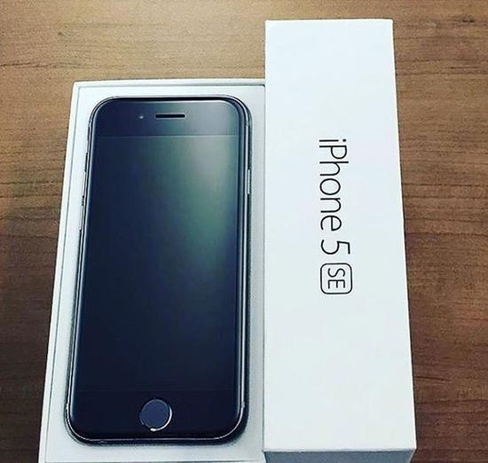 疑似iPhone SE真机谍照(图片引自cnbeta)