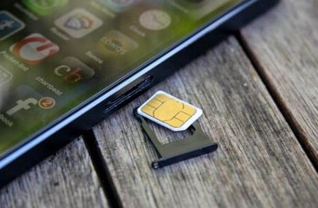 从iPhone 5时代开始使用Nano SIM卡(图片引自12584)