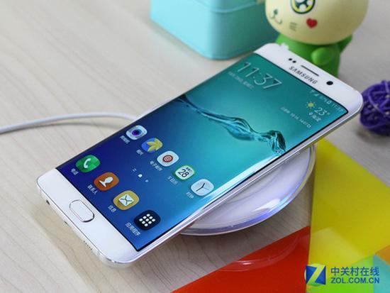 图为 三星Galaxy S6 edge+