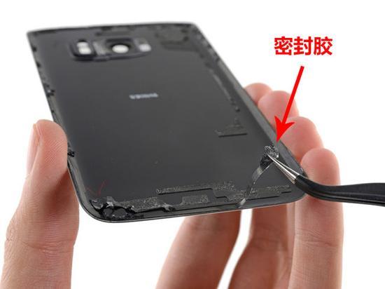 三星Galaxy S7后盖/屏幕防水设计(图片引自ifixit)