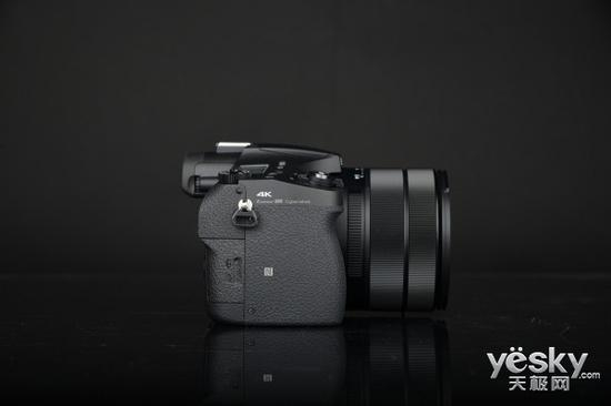 索尼黑卡™RX10III机身侧面