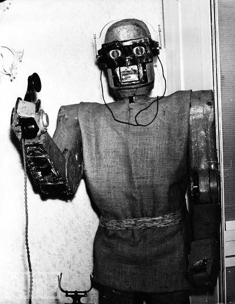 1964年发明的接电话机器人。