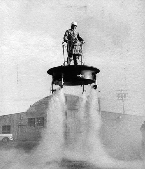1956年发明的飞行器。
