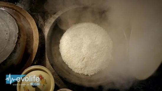 (达到土灶烧饭的效果)
