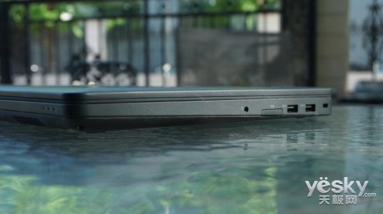 戴尔Latitude E5570右侧接口