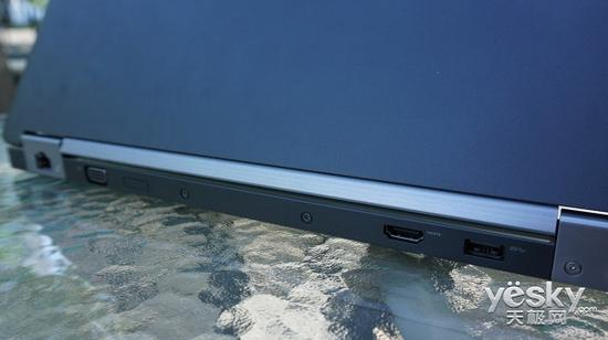 戴尔Latitude E5570背部接口