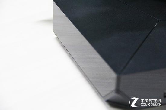 四周采用钢琴烤漆工艺