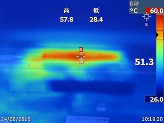 热量主要分布在键盘右侧和出风口区域,但都避开了玩家常用的区域