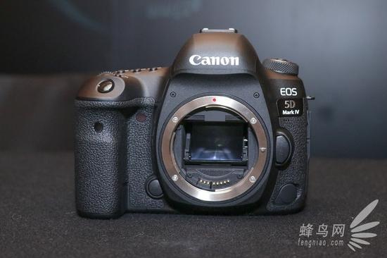 佳能5D4机身细节部分相比前作稍有改进
