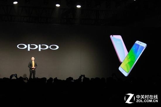 随后OPPO产品经理Listen李胜上台开始介绍产品
