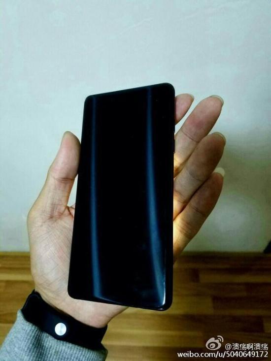 疑小米Note 2真机谍照(图片引自新浪微博)