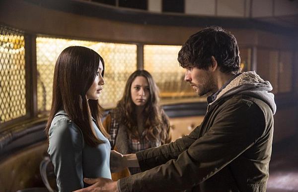 Colin Morgan 饰 Leo(右)也是电视剧《真实人类》的角色