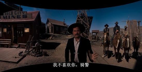 (第一部“西尼拉玛”电影《这就是西尼拉玛》,可以看到屏幕是环形的)