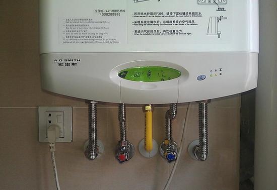 壁挂炉比热水器多出来的两根管能够实现供暖循环