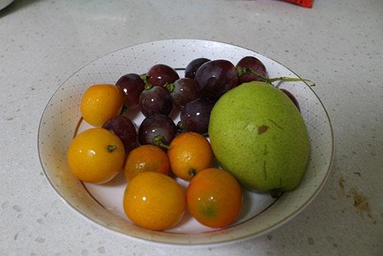 用清水清洗过后的水果