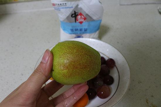 清洗过后的香梨