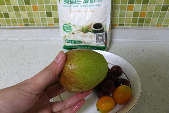 清洗过后的香梨