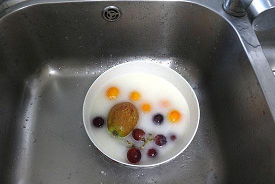 面粉水泡着的水果