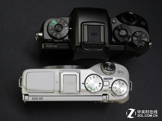 顶部对比,EOS M5按键更多