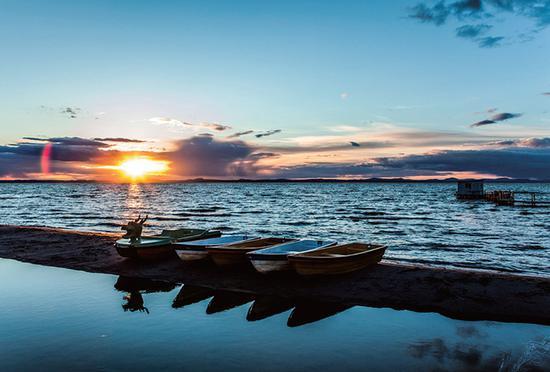 相机:佳能EOS 5D Mark II,光圈:f/9,快门速度:1/30s,感光度:ISO500,焦距:28mm,曝光补偿:+2EV