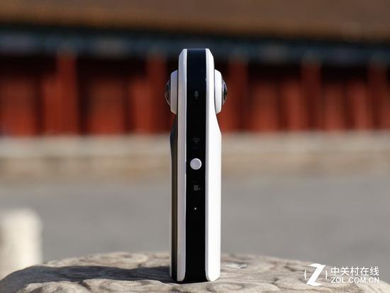 宝丽来R360使用两枚镜头实现全景拍摄