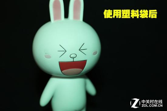 使用绿色塑料袋之后色温发生了明显的变化(绿色的画面,想起了鬼片。。。)