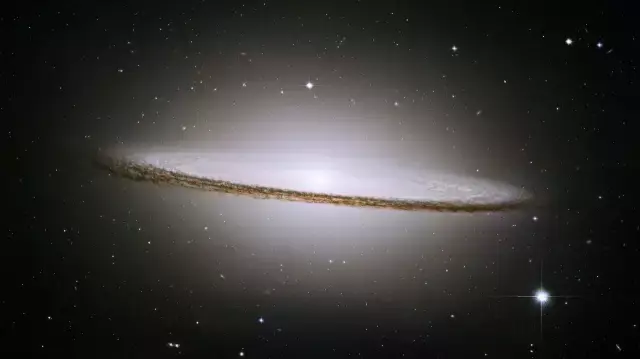浩瀚无垠的星系:像图中草帽星系这样的星系,填补了我们可以看到的最远处的空间,也许比我们想象的还要远。图片来源:NASA/ESA and The Hubble Heritage Team (STScI/AURA)