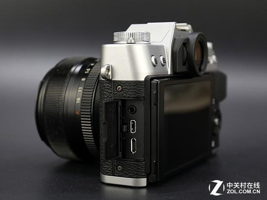 富士X-T20接口位于左侧,包括麦克风接口,USB2.0和HDMI