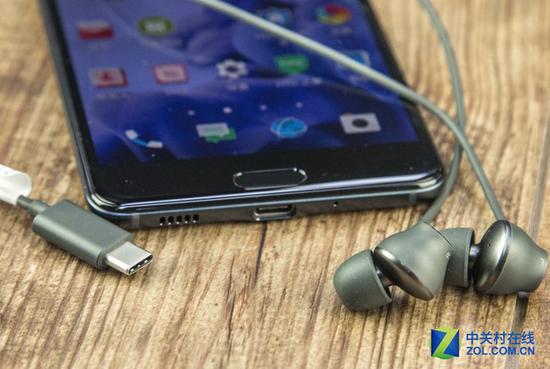 HTC U Ultra配套耳机采用Type-C接口