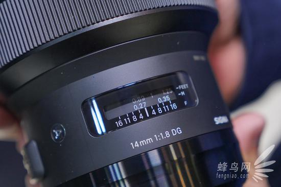 最近对焦距离0.27米,景深标尺标注的光圈值相当详细