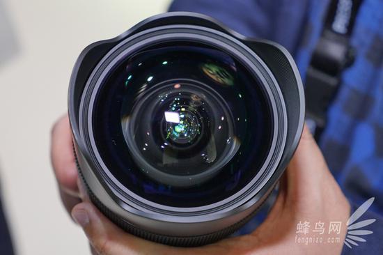 直径高达80mm的非球面镜片着实霸气外露