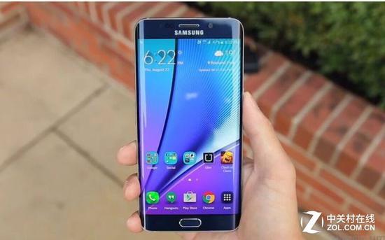 2015年的MWC三星带来了双曲面屏Galaxy S6 Edge
