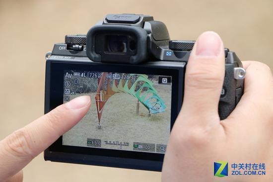 佳能EOS M5具有触摸屏,可以使用触控进行拍摄