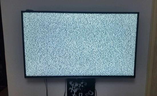 电视出现雪花点可能是信号源选择问题