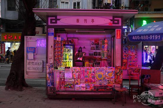 光圈:F2 快门:1/256 sec ISO:3200(点击查看原图)
