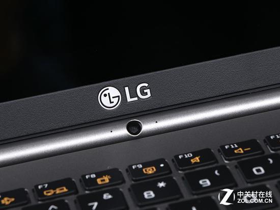 LG gram的摄像头布置在柱状中轴上