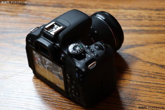 EOS 800D更便携紧凑