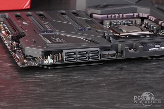 卧式SATA接口和USB 3.0接口