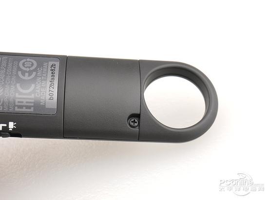 背部拧开螺丝后可进行电池的更换