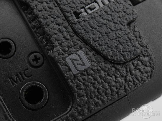 佳能EOS 800D NFC的位置从机底移到侧面