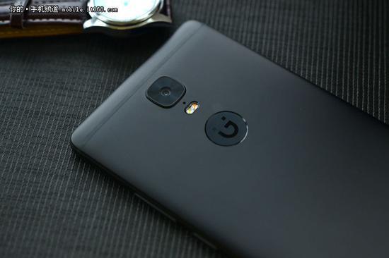 金立M6S Plus摄像头