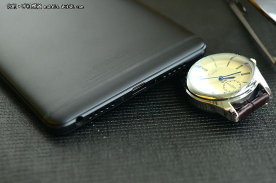 金立M6S Plus耳机接口
