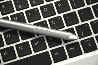 最后介绍的配件则是一款采用Wacom AES技术的手写笔。