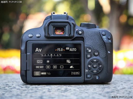 佳能EOS 800D机背