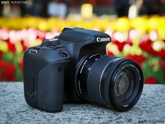 佳能EOS 800D侧面及手柄
